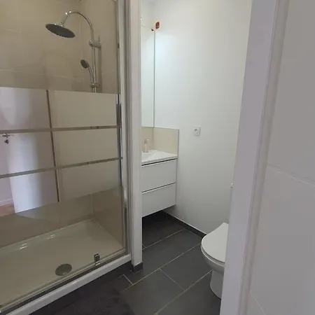 Calme Dans Habitée, Parking Privé Et Gratuit Rhut
